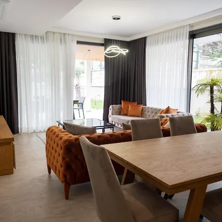 Merkez Süper Lüks Villa Çeşme